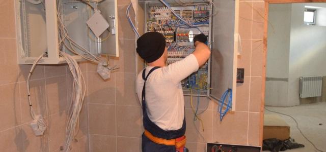 ремонт коттеджей в Новосибирске ремонт загородного дома цены на услуги сантехника и электрика